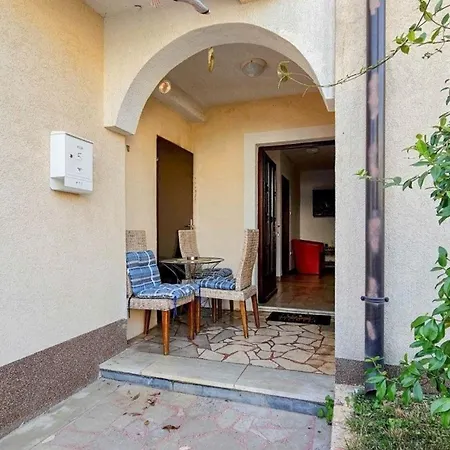 Ferienwohnung Fur 4 Personen Ca 45 Qm In Novigrad, Istrien Istrische Riviera Apartman *